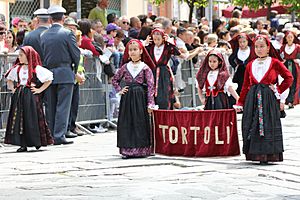 Tortolì - Costume tradizionale (01).JPG