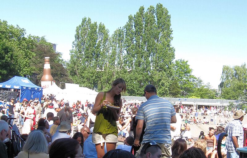 Bite of Seattle crowds (cropped)