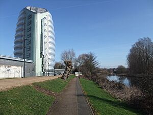 Cycle Route 6 past the National Space Centre, Leicester - geograph.org.uk - 2837961