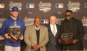 Kris Bryant, Hank Aaron, Rob Manfred and David Ortiz during the Aaron Award ceremony. (29955118983)