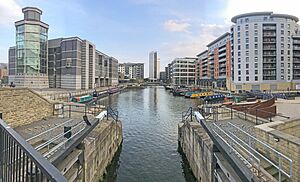 Leeds Dock - 33641108418