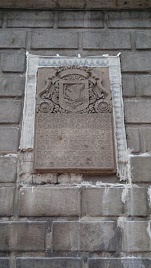 Placa conmemorativa fundación Real y Pontificia Universidad de México