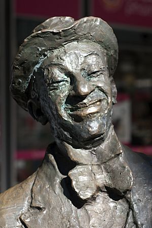 Roy Rene statue (detail).jpg