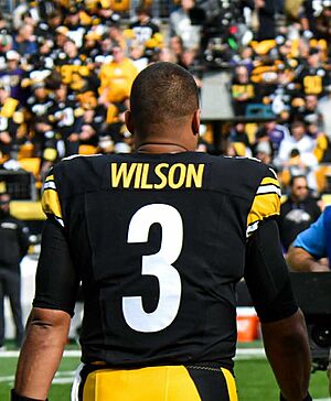 SOF honored at Pittsburgh Steelers Salute to Service game (241117-F-SI788-1942) (cropped)