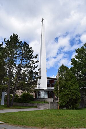 Site patrimonial de l'Église-de-Sainte-Claire - croix