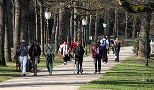 Baden-Baden-Lichtentaler Allee-516-Spaziergaenger-2012-gje