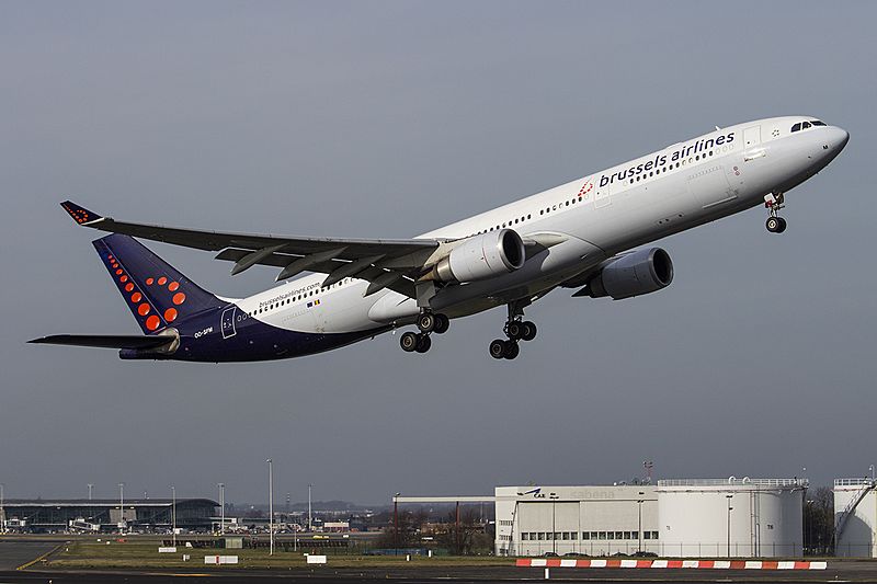 Brussels Airlines Airbus A330-300 stijgt op op Brussels Airport