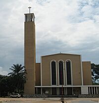Cathédrale Regina Mundi de Bujumbura, 2006 (cropped)