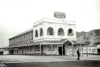 Empire Hotel-Queenstown, Tasmania built by Miguel Parer 1901.jpg