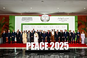 Family photo of the 2025 Sharm El-Sheikh Peace Summit (Daniel Torok)