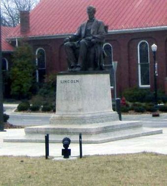 Hodgenville Lincoln Statue.jpg