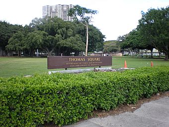 Honolulu-Thomas-sq-sign.JPG