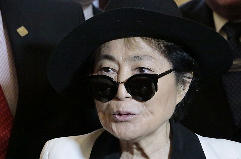 MEX BA YOKO ONO SALON CABILDOS