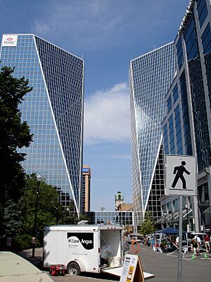 McCallum Centre Towers, street