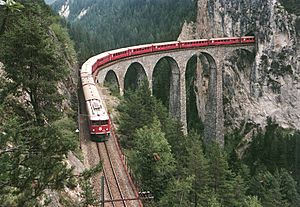 Mh rhb 706 auf landwasserviadukt