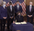 Nancy Pelosi signs the article of the second impeachment of Donald Trump 24