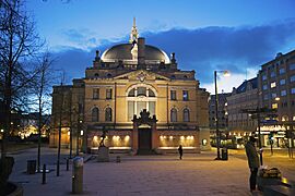 Nathional Theatre, Oslo - December 2013 (13109595474)