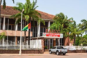PAIGC headquarter Bissau (9173372231) (2)
