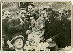 Zegevierende Briek Schotte, Kampioenschap van Vlaanderen 1941, Desselgem (collectie KOERS. Museum van de Wielersport)