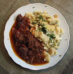 2009-09-gulasch-pörkölt-paprikas-1