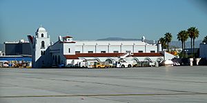 2010-1101-HangarNo1