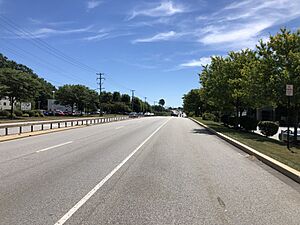 2022-09-02 12 44 51 View south along U.S. Route 202 and east along U.S. Route 322 (Wilmington Pike) just south of Bridlewood Boulevard and Green Tree Drive in Birmingham Township, Chester County, Pennsylvania