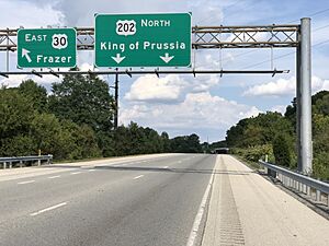 2022-09-04 15 34 29 View east along U.S. Route 30 (Exton Bypass) at the exit for U.S. Route 202 NORTH (King of Prussia) in West Whiteland Township, Chester County, Pennsylvania