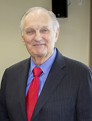 Alan Alda (22499650074) (cropped).jpg