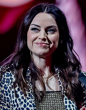 Amy Macdonald - 2022329215638 2022-11-25 Night of the Proms - Sven - 1D X MK II - 1303 - B70I9175 (cropped).jpg