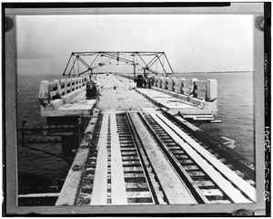 Construction view of concrete bridge meeting railroad bridge, 10-28-37 (Matlack 247-13). - Seven Mile Bridge, Linking Florida Keys, Marathon, Monroe County, FL HAER FLA,44-KNIKE,1-62