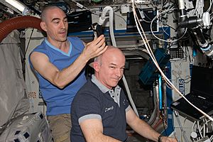 ISS-48 Jeff Williams gets a haircut from Anatoli Ivanishin inside the Destiny lab