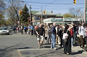 Janes Walk - Crossing Dundas (486443950)