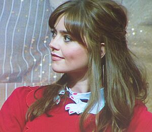 Jenna Coleman (11030256543) (cropped to Coleman shoulders)