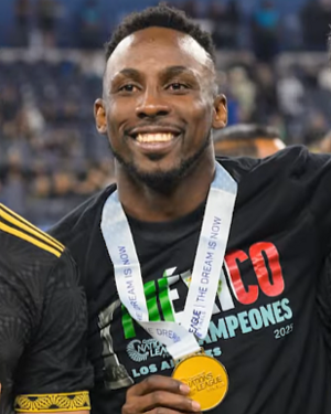 Julián Quiñones.png