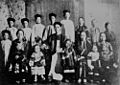 Kwong Sue Duk with his three wives and fourteen children, Cairns, 1904 (9623512597)