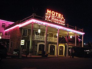 Nocturnal Hotel El Rancho