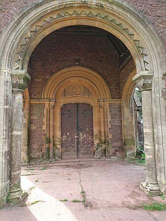 Non-conformist Chapel in St Woolos Cemetery, Newport, doorway.