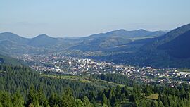 View of the town from Obcina Feredeului