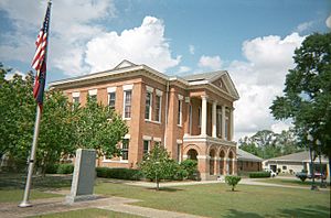 Perry County Courthouse in New Augusta