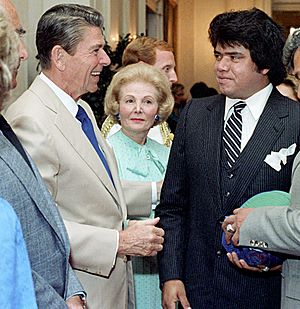 President Ronald Reagan shaking hands with Fernando Valenzuela and Antonio DeMarco with Leonore Annenberg in the background (cropped)