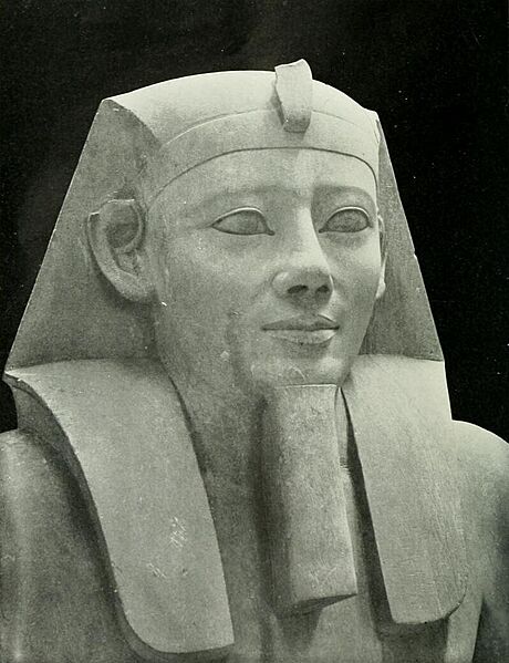 Statue Senusret I Petrie (cropped)