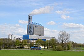 The ugly rubbish incineration plant at Westervoort - panoramio