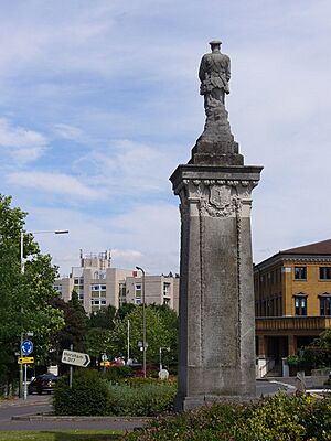 Weybridge War Memorial - geograph.org.uk - 903293