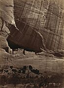 Ancient ruins in the Cañon de Chelle 10055u