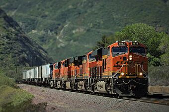 BNSF Cajon 4 (26766342892) (cropped).jpg