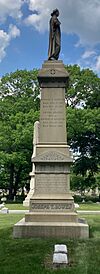 Grave of Louise DeKoven Bowen at Graceland Cemetery, Chicago 1