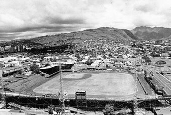 Honolulu Stadium-en.jpg