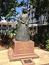 Lady Diamantina Bowen statue, Brisbane 02.jpg