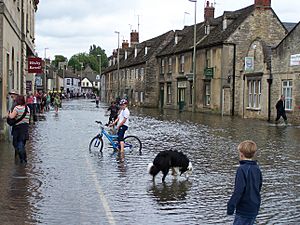 Looking down a flooded Bridge Street, Witney towards West End, 22 July 2007