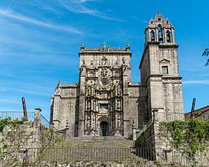 Main facade of the Basílica de Santa María a Maior de Pontevedra.jpg